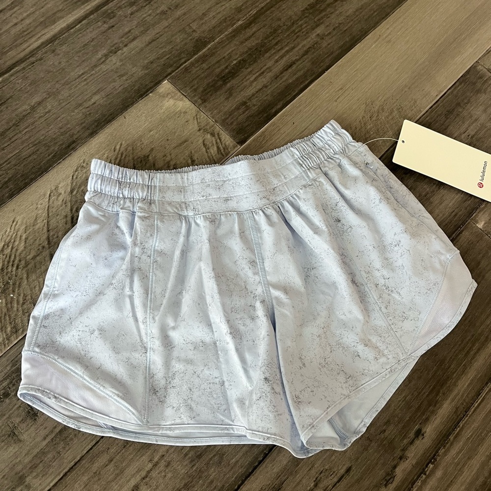 Lululemon Hotty Hot LR 4” Light Blue Pebbled Lined Shorts Size 6
